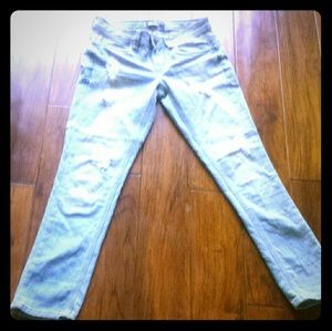 Distressed cropped jeans
